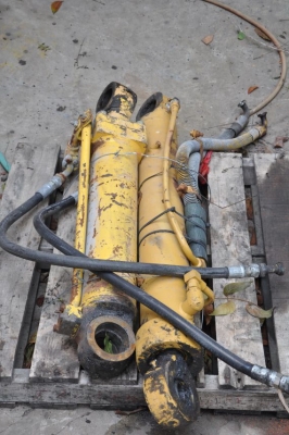 ขายกระบอกไฮดรอลิค อาร์ม และ บูม สภาพสวยเดิมมือสองญี่ปุ่น ยังไม่เคยใช้ในไทย 19,000เท่านั้น!!