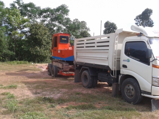 **ขายแล้ว เสี่ยใหญ่ควนปันแต อควนขนุน จ พัทลุง***แมคโคอิตาชิ UH 025 PC 60 รถลากบรรทุกแมคโคท้ายลาดยาง 900  พร้อมใช้งาน