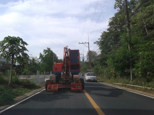 **ขายแล้ว เสี่ยใหญ่ควนปันแต อควนขนุน จ พัทลุง***แมคโคอิตาชิ UH 025 PC 60 รถลากบรรทุกแมคโคท้ายลาดยาง 900  พร้อมใช้งาน