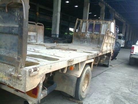 รถฮีโน่ 6 ล้อ  ( ไม่ดั้ม )  FC3J.   170 แรงม้า. ปี 42  สนใจติดต่อ  081 - 6079515