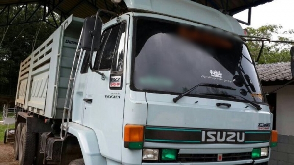 รถอีซูซุ  10 ล้อดั้ม 240 แรงม้า. ปี 39  ( นางฟ้าแท้ ). สนใจติดต่อ  081 - 6079515