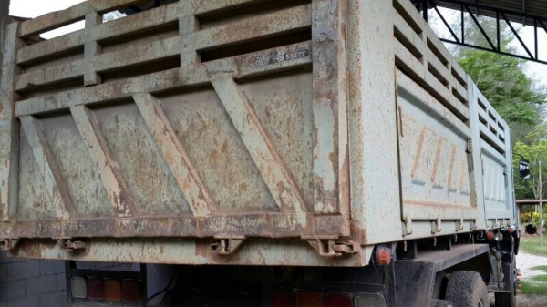 รถอีซูซุ  10 ล้อดั้ม 240 แรงม้า. ปี 39  ( นางฟ้าแท้ ). สนใจติดต่อ  081 - 6079515