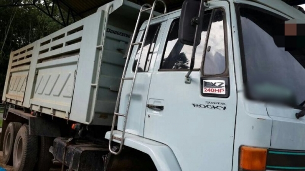 รถอีซูซุ  10 ล้อดั้ม 240 แรงม้า. ปี 39  ( นางฟ้าแท้ ). สนใจติดต่อ  081 - 6079515