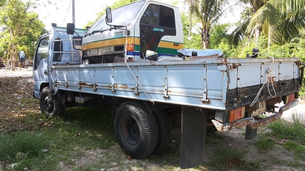 ***ขายแล้วครับขอบคุณ Truck2hand ขาย6ล้อเดิมๆบางๆ ISUZU NPR120 NPR66LX5T ห้างแท้ปี40 เครื่องเดิมเกียร์เดิม 4HF1 120แรงฝาขาว เครื่องดี แน่น ไม่มีเยิ้ม ช่วงล่างเดิมๆ คัสซีสวยเดิมไม่ปะไม่ดาม กระบะคาร์โก้4.30ม.พื้นไม้สภาพดี พื้นดีข้างดี หัวเก๋งเดิมๆภายในสวยคอน