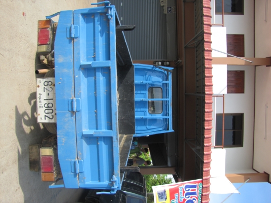 ISUZU ELF รถบรรทุก 4 ล้อ