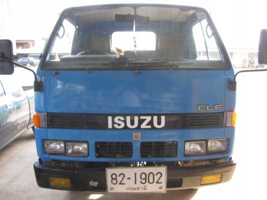 ISUZU ELF รถบรรทุก 4 ล้อ