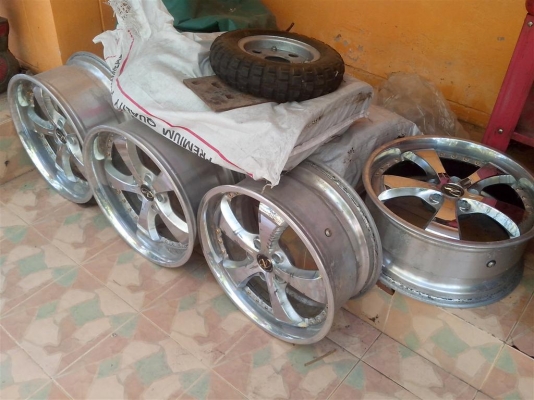 ขายเเม๊กเเท้ญี่ปุ่น 5 รู 114 18 นิ้ว หน้ากว้าง 8 นิ้วหลัง 9 นิ้ว ใส่ได้หลายรุ่น