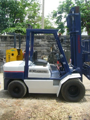 +++ ขายโฟล์คลิฟท์  KOMATSU  FD30-11  ขนาด  3  ตัน  เครื่องยนต์ดีเซล  เสา 4 เมตร  ฮิ้งค์โฟล์ค  งากระดก  เกียร์ธรรมดา  งา 1,070  มม. ล้อหน้าคู่   ยางลม    *** รถสภาพดี  พร้อมใช้งาน  ราคา  รายละเอียดคุยได้ครับ โทร. 081-659-7598 ***
