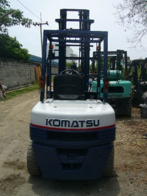 +++ ขายโฟล์คลิฟท์  KOMATSU  FD30-11  ขนาด  3  ตัน  เครื่องยนต์ดีเซล  เสา 4 เมตร  ฮิ้งค์โฟล์ค  งากระดก  เกียร์ธรรมดา  งา 1,070  มม. ล้อหน้าคู่   ยางลม    *** รถสภาพดี  พร้อมใช้งาน  ราคา  รายละเอียดคุยได้ครับ โทร. 081-659-7598 ***