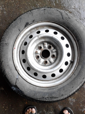 ขอบ 16 ขายล้ออะไหล่ ขอบ 16  ขนาด  5  รู 114  พร้อมยาง  ติดต่อ .081-427-3941