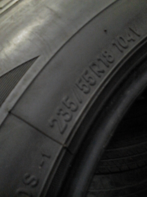 235/55R18  NITTO NT420S    มี 2 เส้น  ติดต่อ TEL.081-427-3941