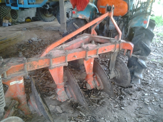 ขายรถไถ22แรงโฟวินขับเคลี่อน4ล้อตามสภาพมีพานหน้าลดเหลือ79500บาท