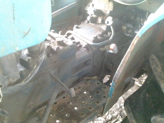 ขายรถไถ22แรงโฟวินขับเคลี่อน4ล้อตามสภาพมีพานหน้าลดเหลือ79500บาท