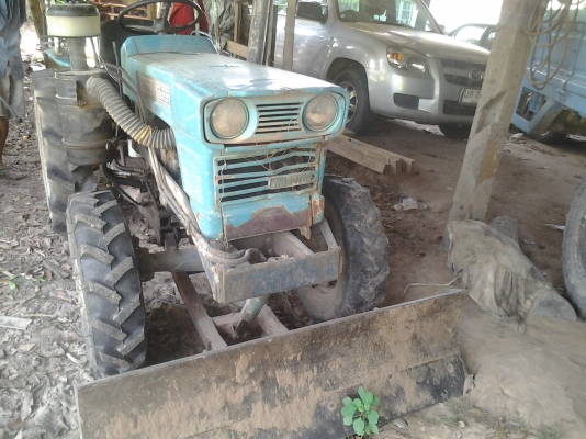 ขายรถไถ22แรงโฟวินขับเคลี่อน4ล้อตามสภาพมีพานหน้าลดเหลือ79500บาท