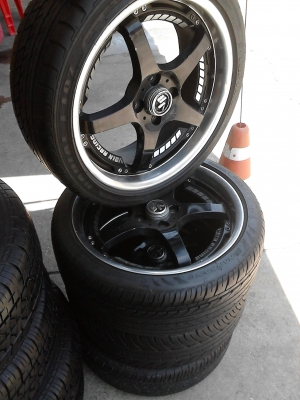 ขาย MAG  VOIN RACING  พร้อมยาง  205/40R17  ขาย 4 ล้อ ติดต่อโทร. 081-427-3941