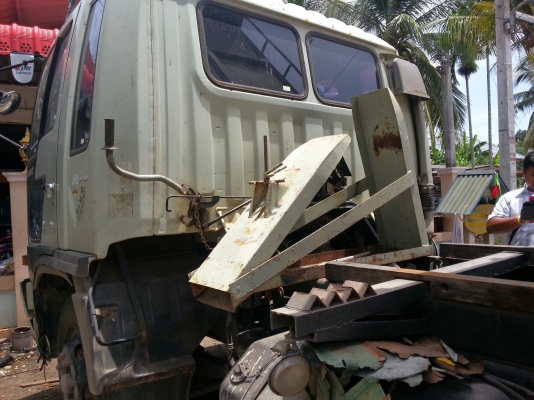 ต้องการขายหกล้อดั้มฮีโน่FF195