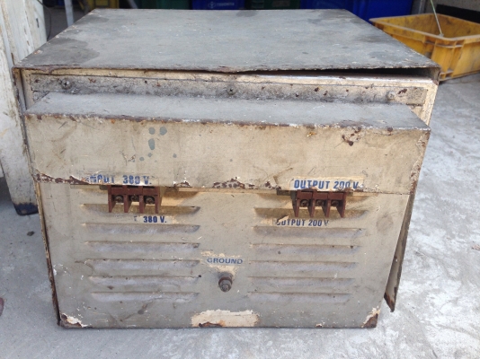 ขายหม้อแปลงไฟฟ้า เข้า 380 V ออก 220 V ขนาด 16 A สภาพดี พร้อมใช้งาน