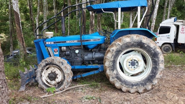 ขาย FORD 6610 4WD ZF อินวอยส์ + ใบมีดดันหน้า ขาย FORD 6610 4WD ZF อินวอยส์ + ใบมีดดันหน้า