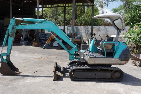 ขายรถขุด KOBELCO SK025 เก่านอกพร้อมใช้ มีลายแย๊ก