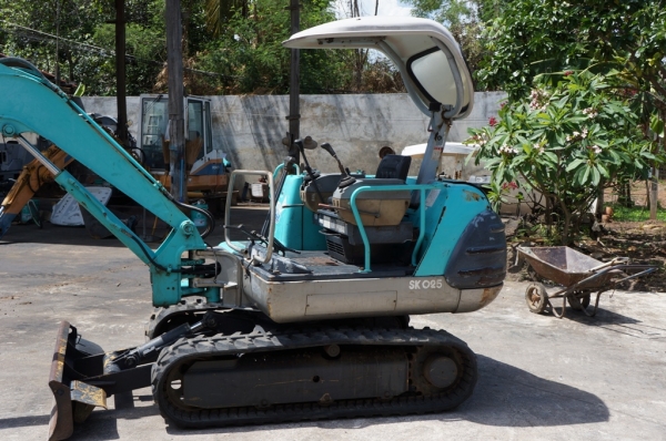 ขายรถขุด KOBELCO SK025 เก่านอกพร้อมใช้ มีลายแย๊ก