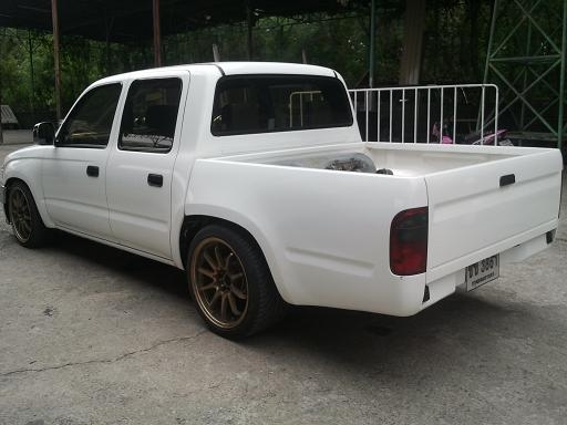 ขาย  TOYOTA  สี่ประตู เครื่อง 2เจ โบ เดี่ยว  ปี 02