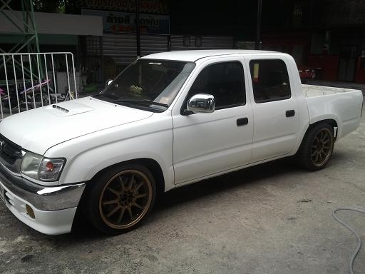 ขาย  TOYOTA  สี่ประตู เครื่อง 2เจ โบ เดี่ยว  ปี 02