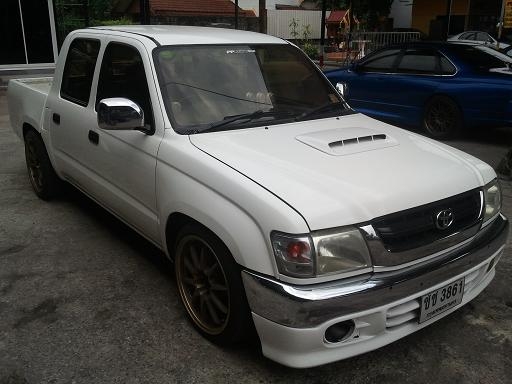 ขาย  TOYOTA  สี่ประตู เครื่อง 2เจ โบ เดี่ยว  ปี 02