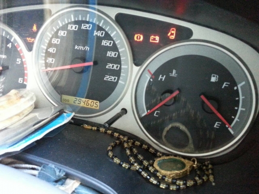 น้องสาวฝากขายรถคันนึงครับ พอดีชีอยากเปลี่ยนรถใหม่