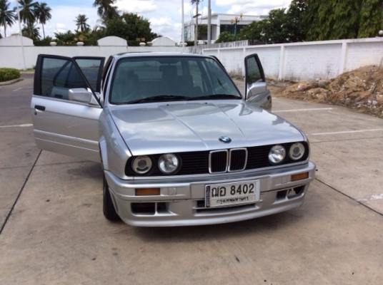 ขายรถ BMW E30 318i ตัวสุดท้าย ปี 91 เครื่องเดิม M40 เกียร์ธรรมดา ติดแก๊ส lpg ชุดแต่ง M-technic 2ชิ้นแท้ ไฟหน้าลักยิ้มแท้ ไฟท้ายสามชั้นแท้ ภายในสวยเดิม แอร์เย็น รถขับดีครับ ประหยัด ขายถูกครับ