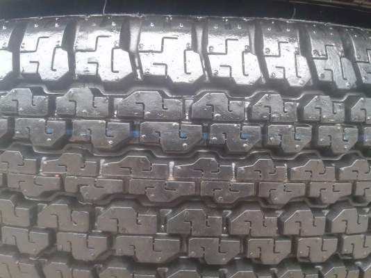 ยางป่าวป้ายแดง205R16บิดโตนดูเลอร์689ปี4713 ยางป่าวป้ายแดง205R16บิดโตนดูเลอร์689ปี4713