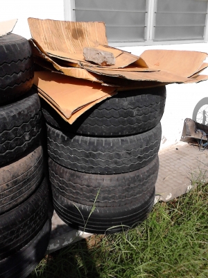 215/70R15 ขายยางเหมา เส้นละ 300 บาท ของ BRIDGESTONE  TEL.081-427-3941