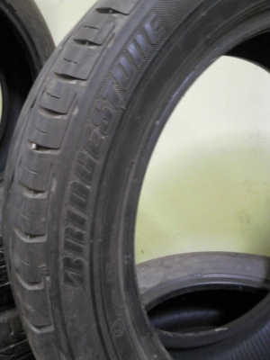 215/70R15 ขายยางเหมา เส้นละ 300 บาท ของ BRIDGESTONE  TEL.081-427-3941