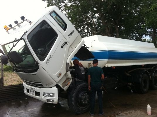 มิตซู ฟูโซ่ FN 2527  270 แรง เกียร์อีตั้นรถปี55.มี2คัน