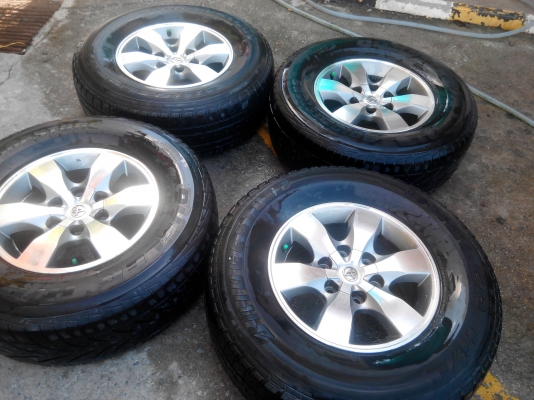 แม็กวีโก้พร้อมยาง 265-70-16 ยางบริสโตน ขายถูกๆปรับราคา6000พร้อมน็อต24ตัว