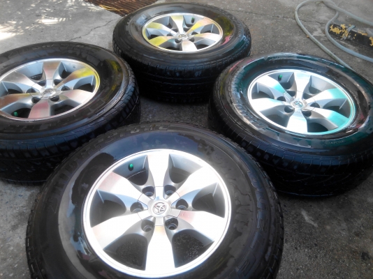 แม็กวีโก้พร้อมยาง 265-70-16 ยางบริสโตน ขายถูกๆปรับราคา6000พร้อมน็อต24ตัว