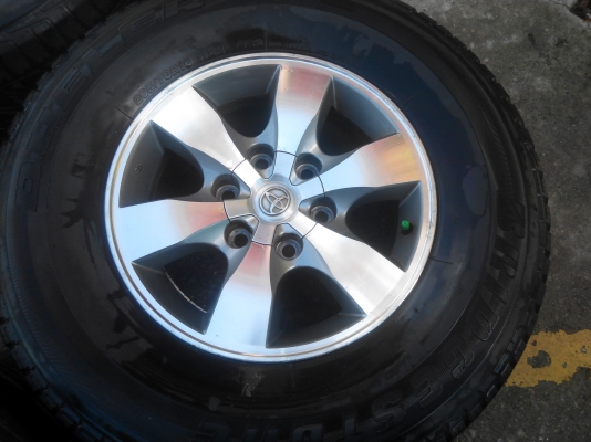 แม็กวีโก้พร้อมยาง 265-70-16 ยางบริสโตน ขายถูกๆปรับราคา6000พร้อมน็อต24ตัว