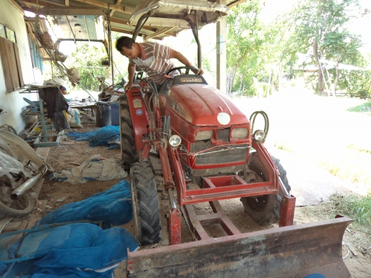 ขาย135000บาท รถไถ2เพลา อุปกร ผานหลัง ดันหน้า สภาพดีพร้อมใช้งานคับ