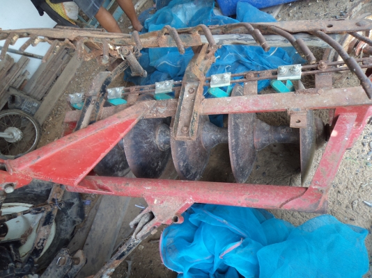 ขาย135000บาท รถไถ2เพลา อุปกร ผานหลัง ดันหน้า สภาพดีพร้อมใช้งานคับ