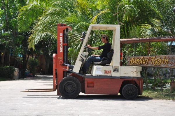 ขายFORKLIFT NISSAN2ตัน สภาพสวยเดิมจากญี่ปุ่นยังไม่เคยใช้านในไทย 145,000เท่านั้น!!!