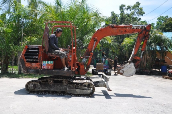 (ลดพิเศษ)ขาย แบคโฮIHI PC25เครื่องแรงสะใจ สวยเดิมจากญี่ปุ่นยังไม่เคยใช้ในไทย 100,000บาท เท่านั้น