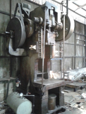 แท่นปั๊มเก็กม้อ200ตันมี5ตัว