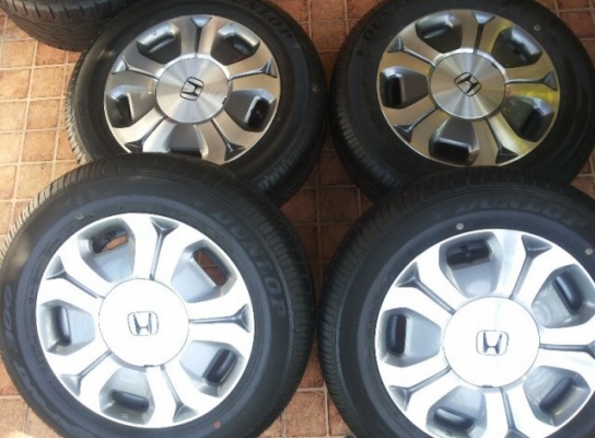 ขายล้อแม็กซ์พร้อมยางป้ายแดง Honda civic hybrid ขอบ 15