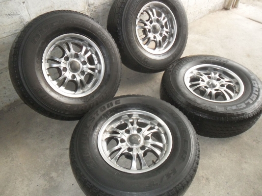 ล้อแม็ก 15นิ้ว 6รู พร้อมยาง 255/70R15 สวยๆ 4 ล้อ ราคา 6400 บาท ล้อแม็ก 15นิ้ว 6รู พร้อมยาง 255/70R15 สวยๆ 4 ล้อ ราคา 6400 บาท