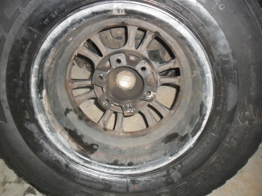 ล้อแม็ก 15นิ้ว 6รู พร้อมยาง 255/70R15 สวยๆ 4 ล้อ ราคา 6400 บาท ล้อแม็ก 15นิ้ว 6รู พร้อมยาง 255/70R15 สวยๆ 4 ล้อ ราคา 6400 บาท