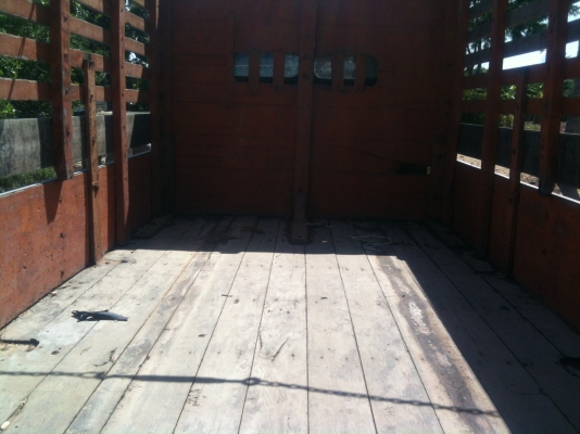 ขายรถ 6 ล้อ Hino KM310 เครื่องเดิม 110 แรง ไม่หลวมครับ กระบะไม้บานพับเป็นสแตนเลสทุกตัว 4.30 x 2.00 ม. ทะเบียน ม.79