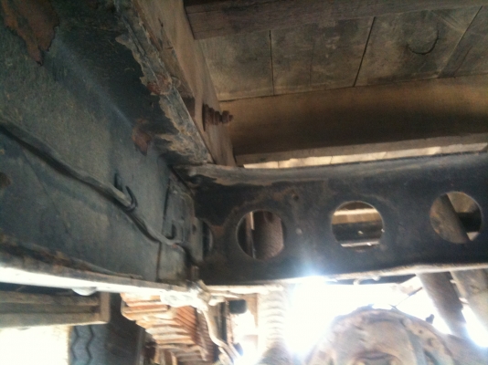 ขายรถ 6 ล้อ Hino KM310 เครื่องเดิม 110 แรง ไม่หลวมครับ กระบะไม้บานพับเป็นสแตนเลสทุกตัว 4.30 x 2.00 ม. ทะเบียน ม.79