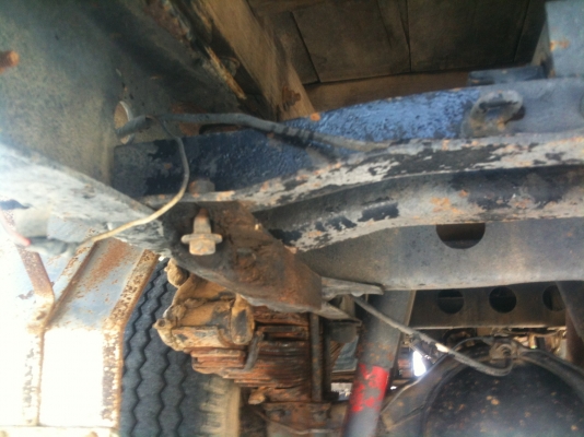 ขายรถ 6 ล้อ Hino KM310 เครื่องเดิม 110 แรง ไม่หลวมครับ กระบะไม้บานพับเป็นสแตนเลสทุกตัว 4.30 x 2.00 ม. ทะเบียน ม.79