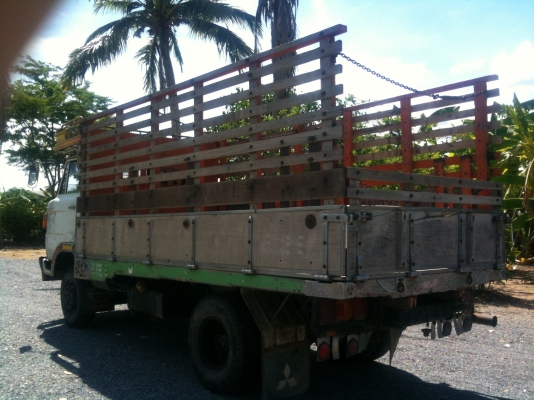 ขายรถ 6 ล้อ Hino KM310 เครื่องเดิม 110 แรง ไม่หลวมครับ กระบะไม้บานพับเป็นสแตนเลสทุกตัว 4.30 x 2.00 ม. ทะเบียน ม.79