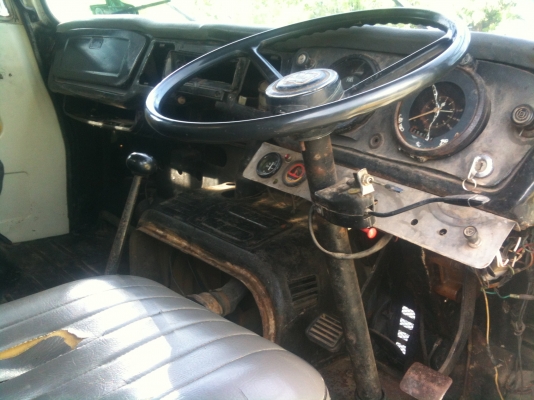 ขายรถ 6 ล้อ Hino KM310 เครื่องเดิม 110 แรง ไม่หลวมครับ กระบะไม้บานพับเป็นสแตนเลสทุกตัว 4.30 x 2.00 ม. ทะเบียน ม.79