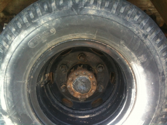 ขายรถ 6 ล้อ Hino KM310 เครื่องเดิม 110 แรง ไม่หลวมครับ กระบะไม้บานพับเป็นสแตนเลสทุกตัว 4.30 x 2.00 ม. ทะเบียน ม.79